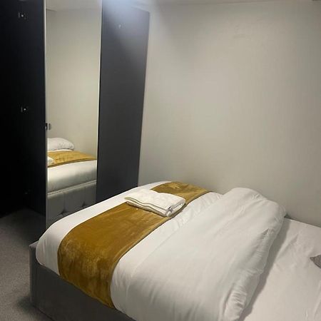 Beautiful En-Suite Bedroom Ipswich Exteriör bild