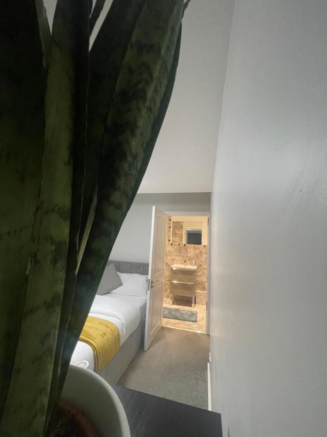 Beautiful En-Suite Bedroom Ipswich Exteriör bild
