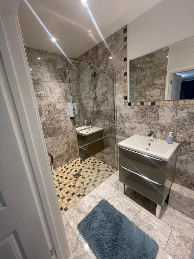 Beautiful En-Suite Bedroom Ipswich Exteriör bild