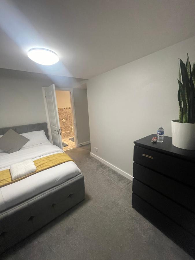 Beautiful En-Suite Bedroom Ipswich Exteriör bild